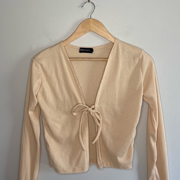 PrettyLittleThing Y2K Sand Beige Ribbed Tie Front Crop Top, size 2 - Picture 4 of 9